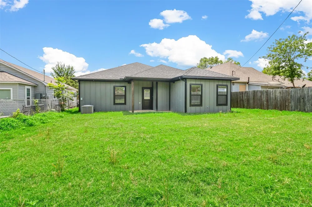 405 W Hull Street Denison, TX 75020