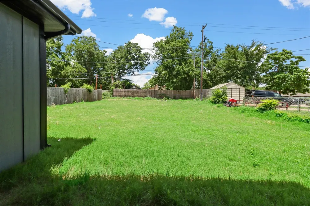 405 W Hull Street Denison, TX 75020