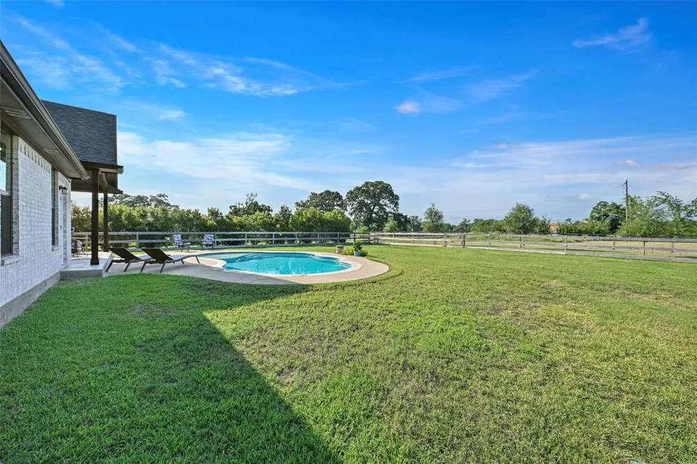 9031 Scarborough Drive Iola, TX 77861