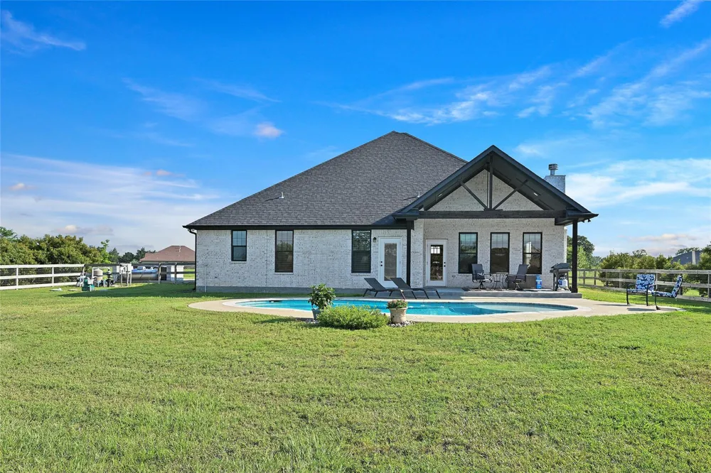 9031 Scarborough Drive Iola, TX 77861