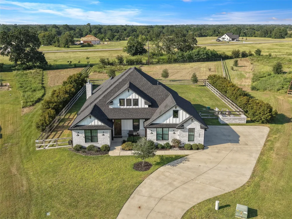 9031 Scarborough Drive Iola, TX 77861