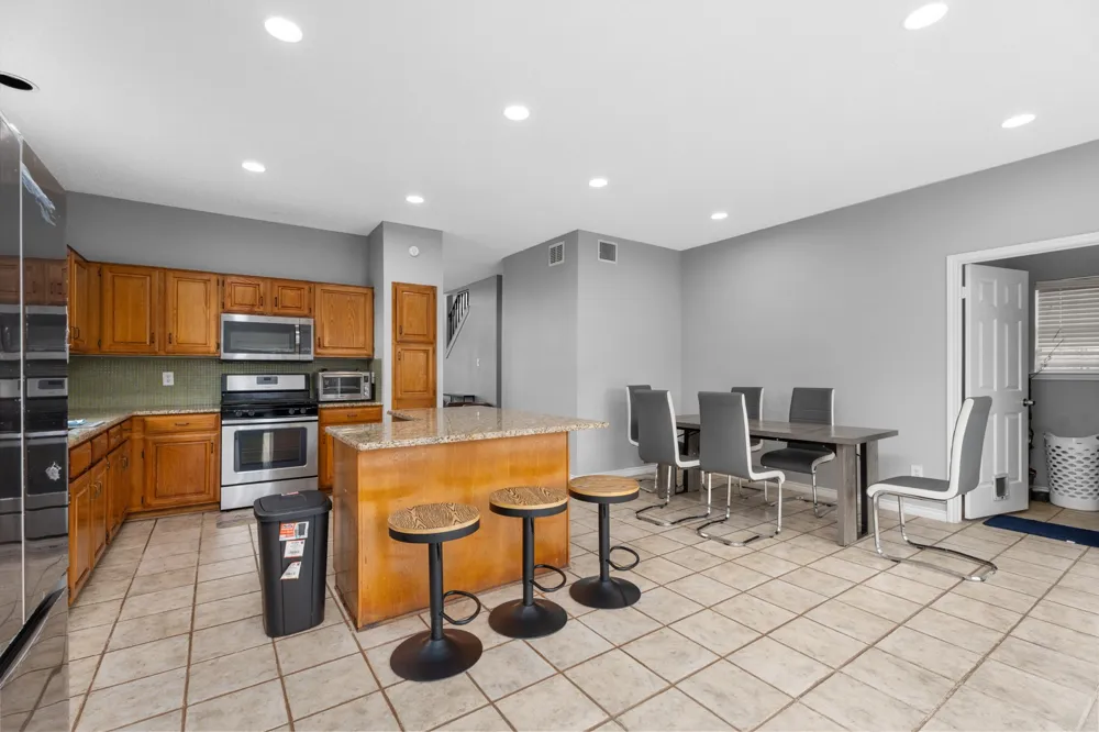 2422 Whispering Cove Circle Garland, TX 75044