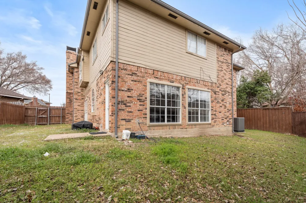 2422 Whispering Cove Circle Garland, TX 75044