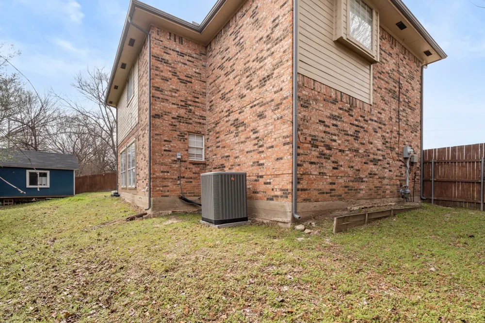 2422 Whispering Cove Circle Garland, TX 75044