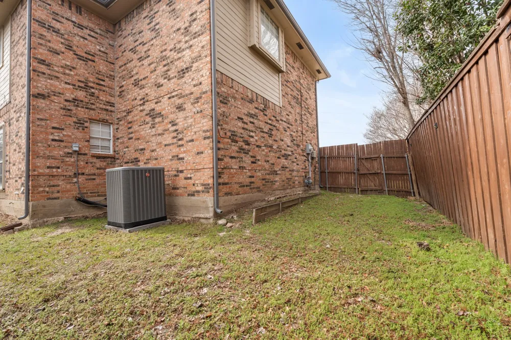 2422 Whispering Cove Circle Garland, TX 75044