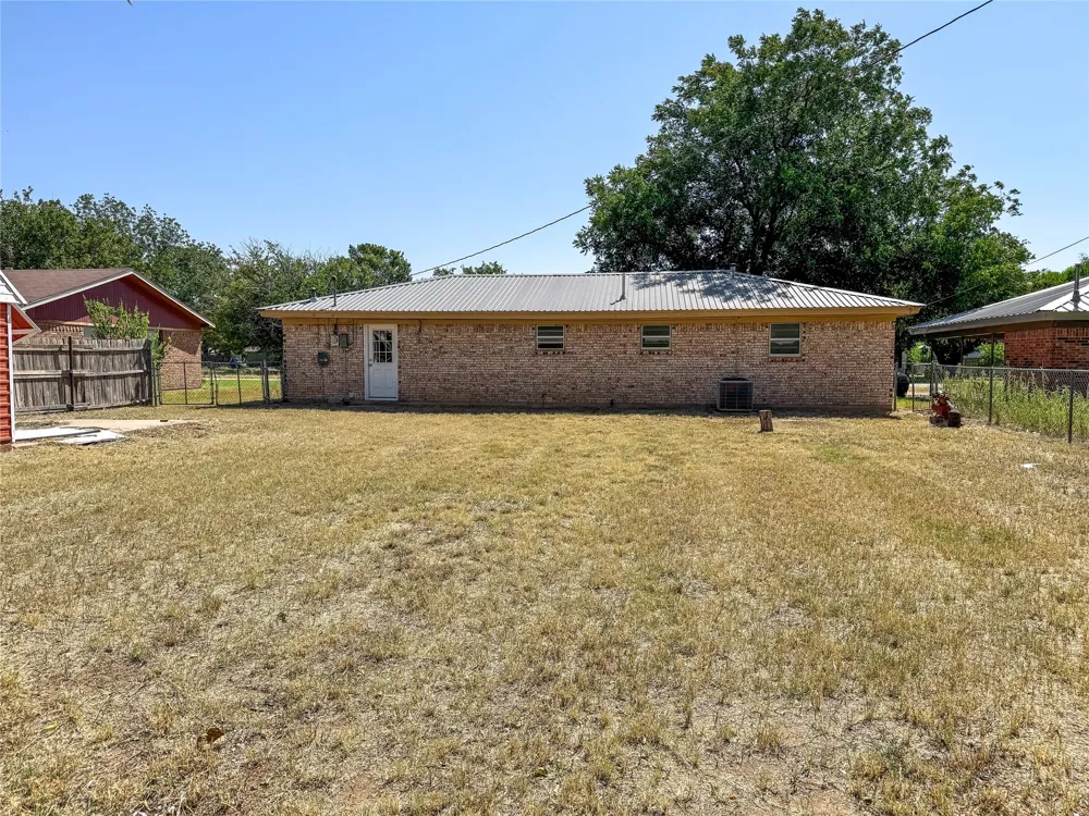 909 Avenue K Haskell, TX 79521