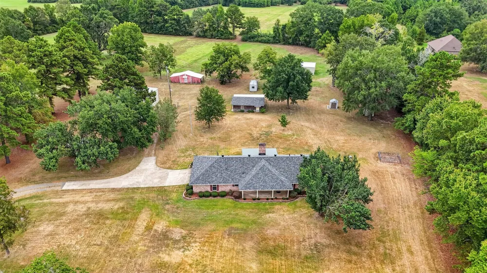 10610 Twin Oaks Road Keithville, LA 71047