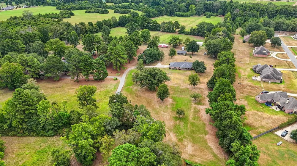 10610 Twin Oaks Road Keithville, LA 71047