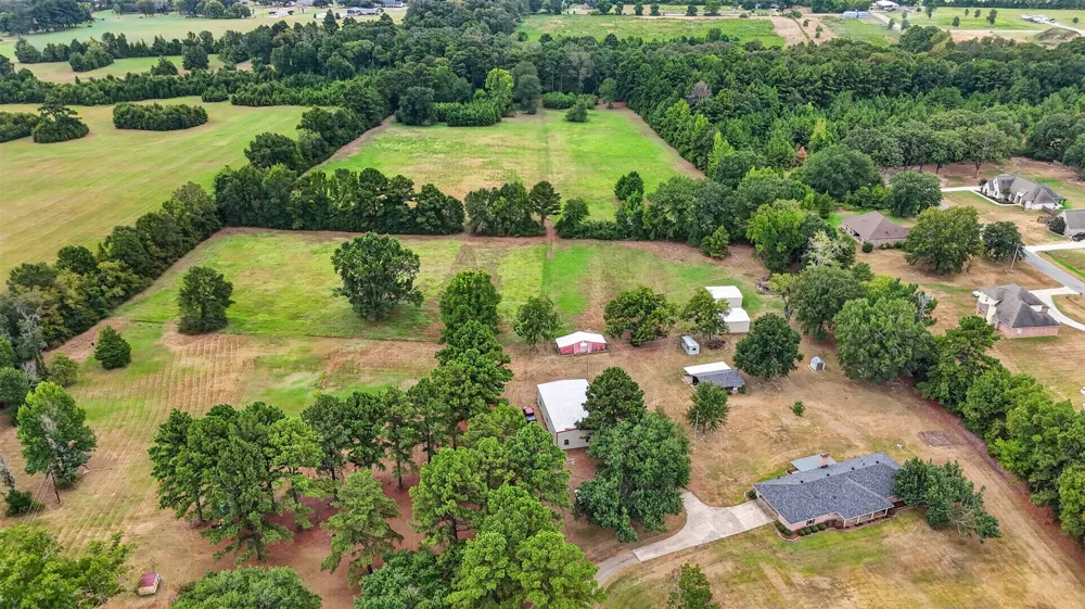 10610 Twin Oaks Road Keithville, LA 71047