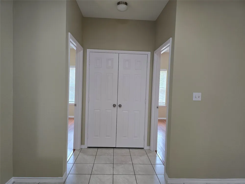 911 Lake Drive Grand Prairie, TX 75051