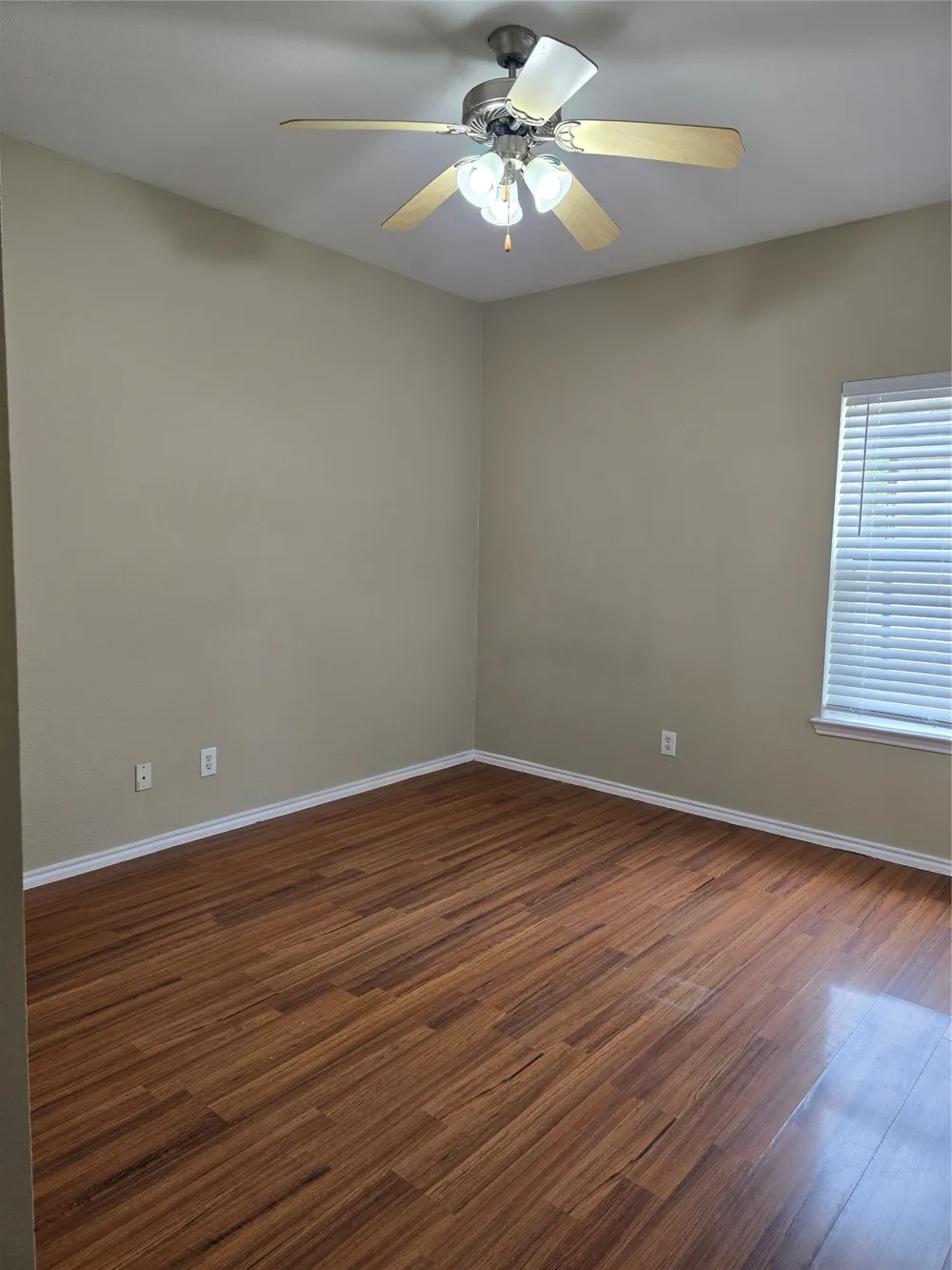 911 Lake Drive Grand Prairie, TX 75051