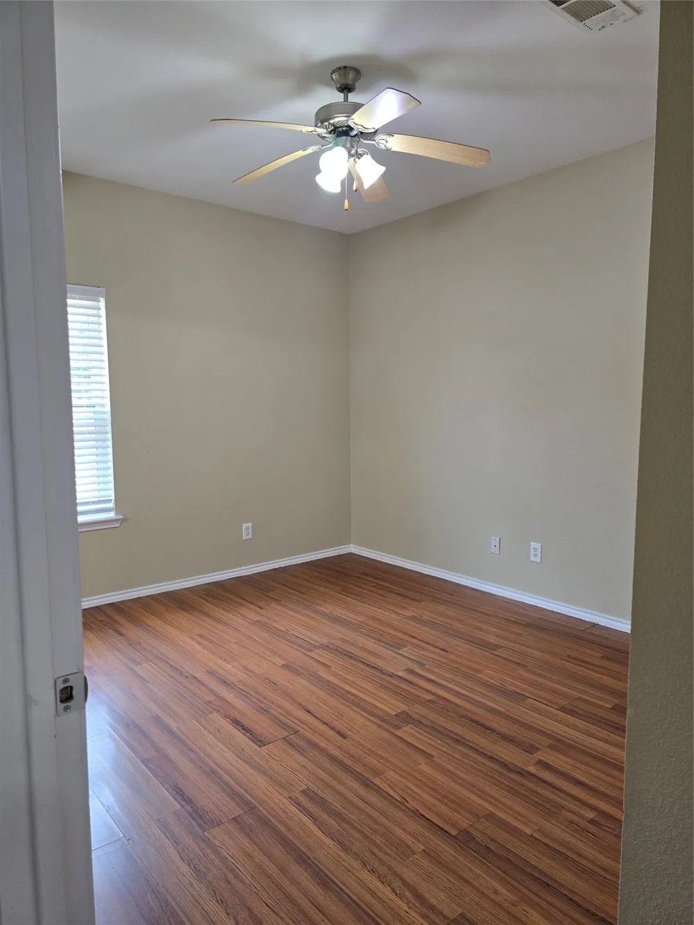 911 Lake Drive Grand Prairie, TX 75051