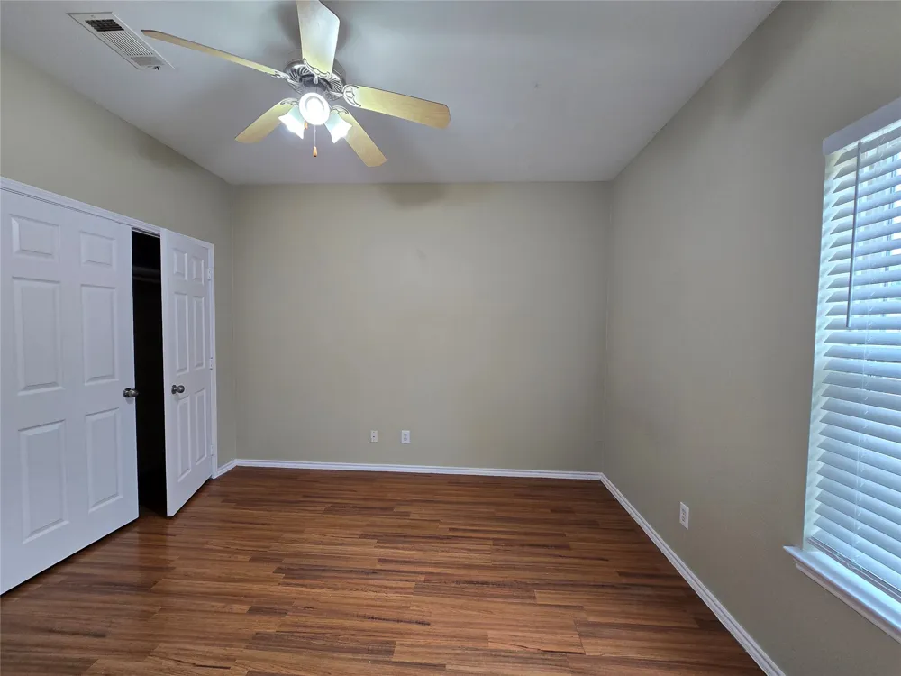 911 Lake Drive Grand Prairie, TX 75051