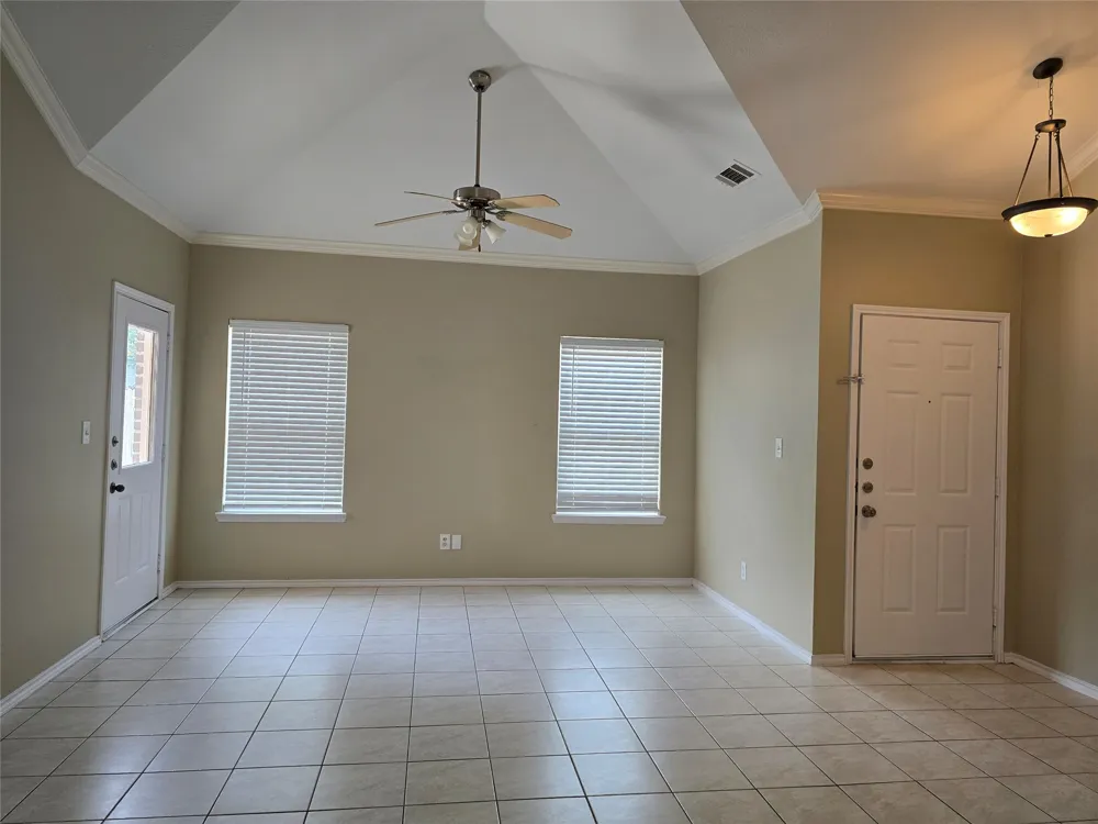 911 Lake Drive Grand Prairie, TX 75051