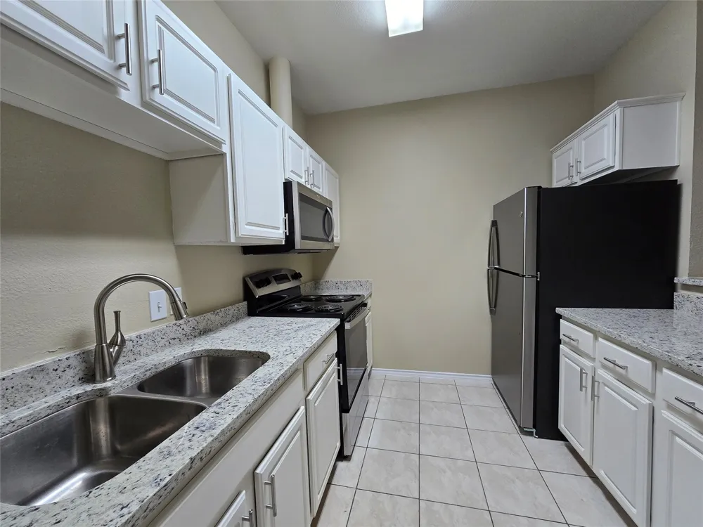 911 Lake Drive Grand Prairie, TX 75051