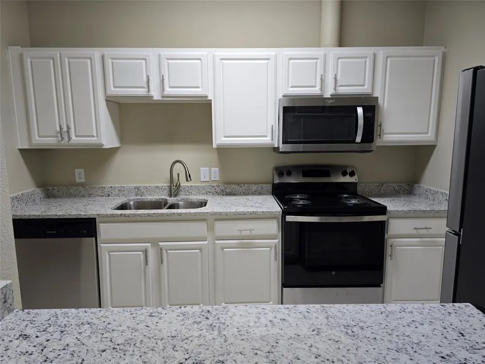 911 Lake Drive Grand Prairie, TX 75051