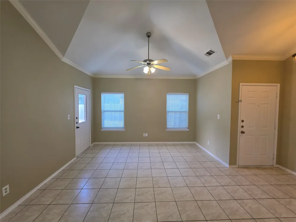 911 Lake Drive Grand Prairie, TX 75051