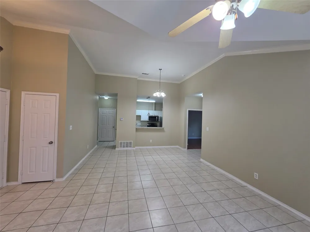911 Lake Drive Grand Prairie, TX 75051