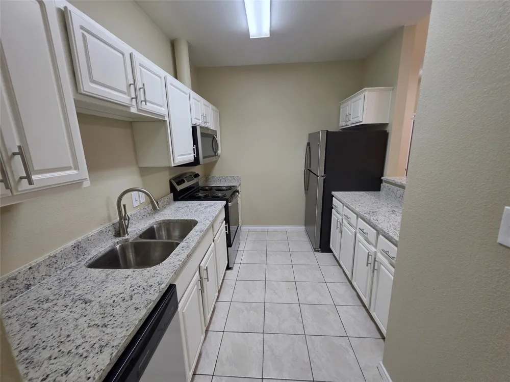 911 Lake Drive Grand Prairie, TX 75051