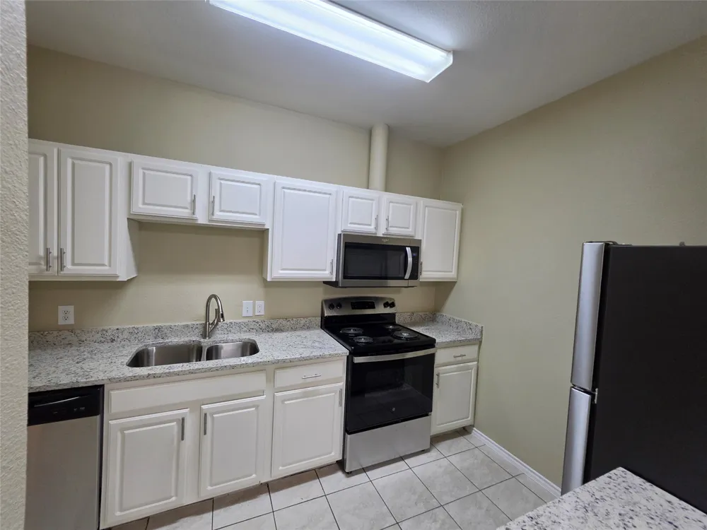 911 Lake Drive Grand Prairie, TX 75051