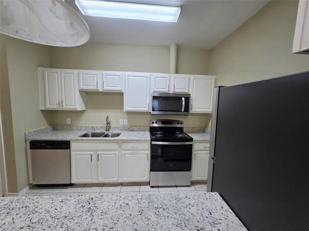911 Lake Drive Grand Prairie, TX 75051