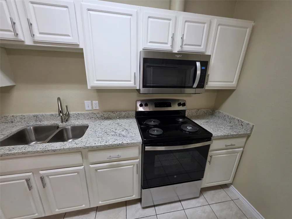 911 Lake Drive Grand Prairie, TX 75051