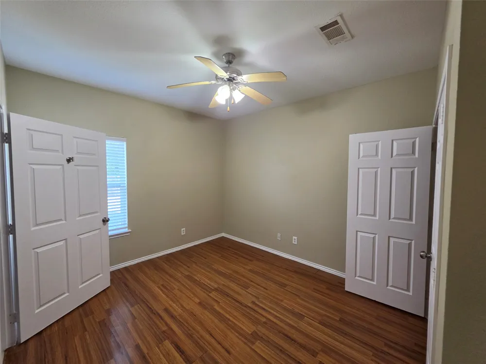 911 Lake Drive Grand Prairie, TX 75051