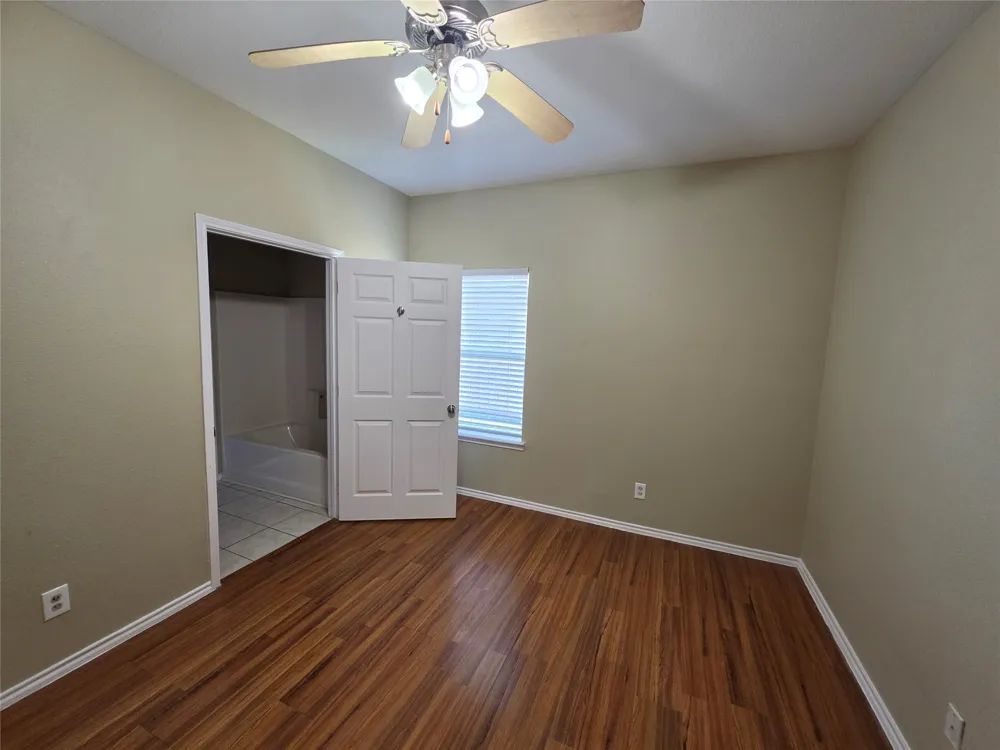 911 Lake Drive Grand Prairie, TX 75051