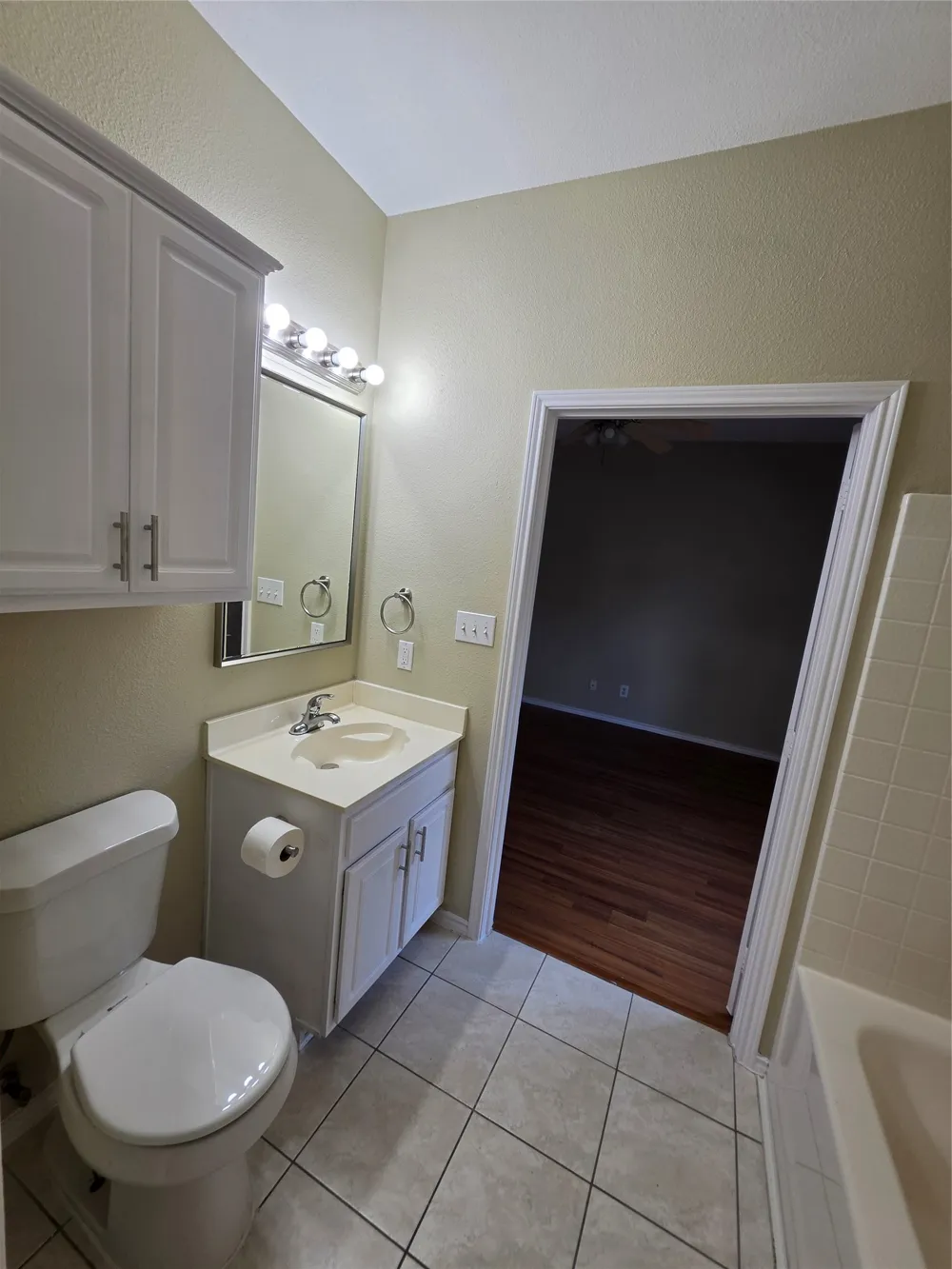 911 Lake Drive Grand Prairie, TX 75051