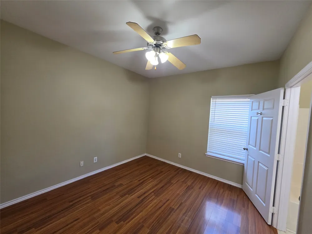 911 Lake Drive Grand Prairie, TX 75051