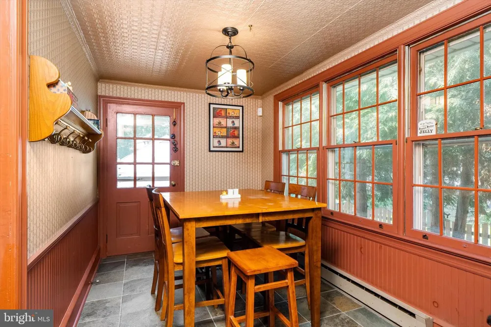 302 8TH STREET Riverton, NJ 08077