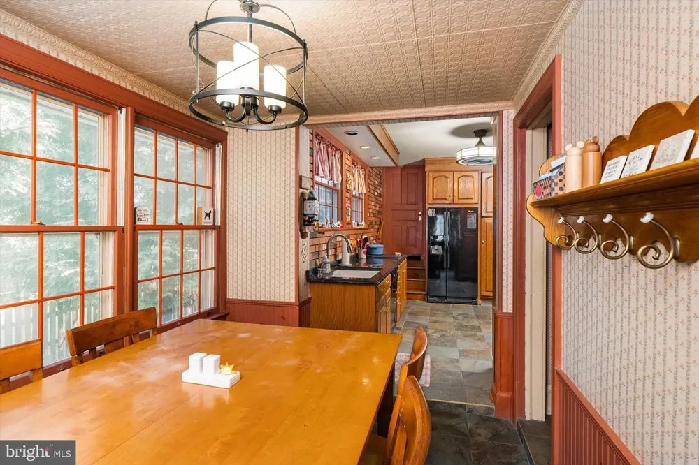302 8TH STREET Riverton, NJ 08077