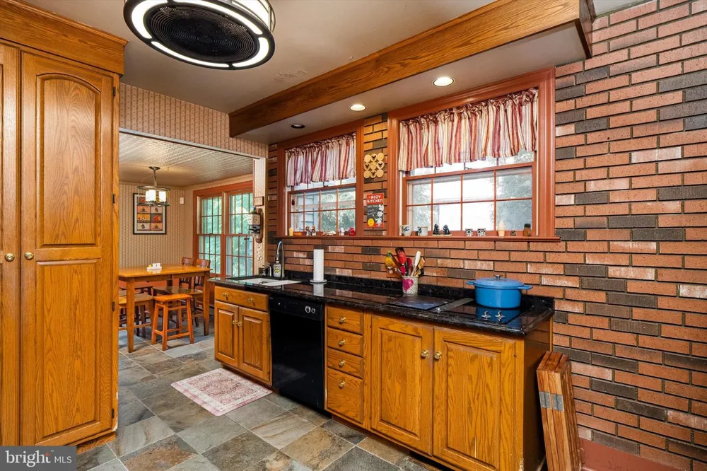 302 8TH STREET Riverton, NJ 08077