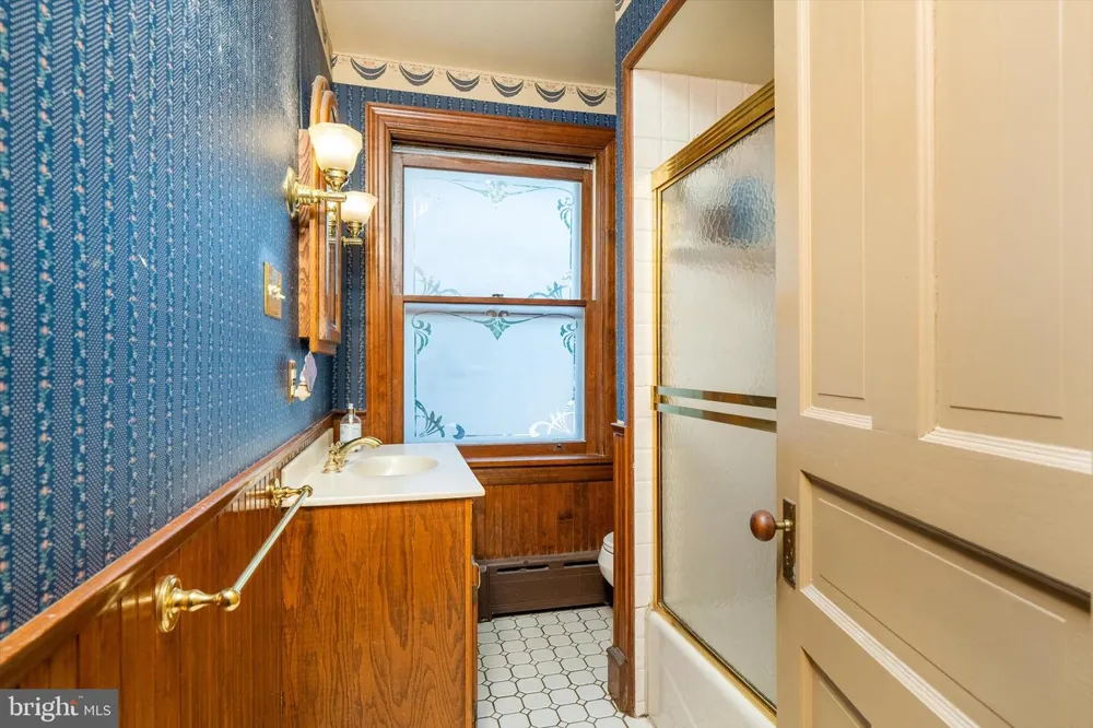 302 8TH STREET Riverton, NJ 08077