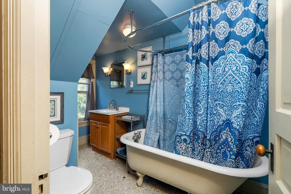 302 8TH STREET Riverton, NJ 08077