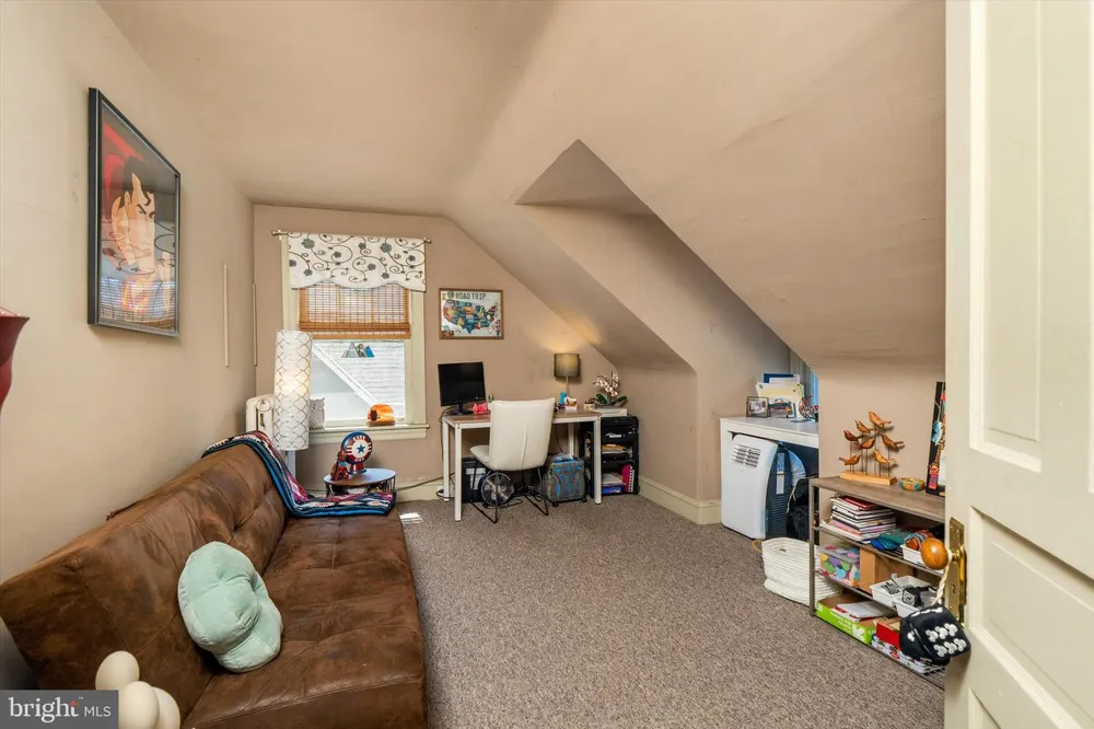 302 8TH STREET Riverton, NJ 08077