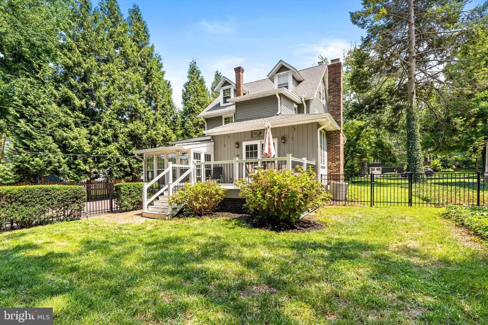 302 8TH STREET Riverton, NJ 08077