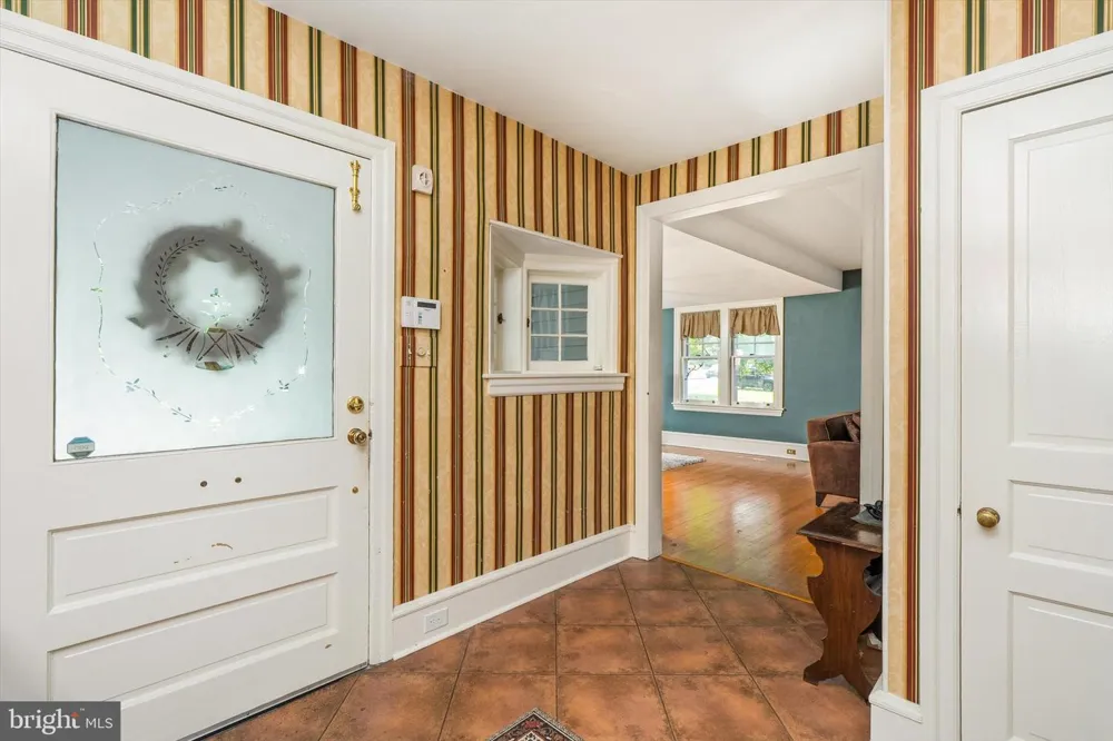 302 8TH STREET Riverton, NJ 08077