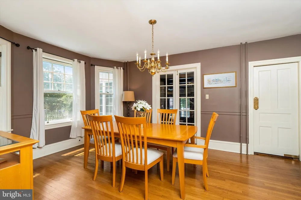 302 8TH STREET Riverton, NJ 08077