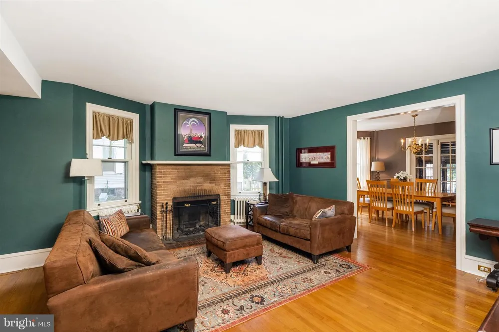 302 8TH STREET Riverton, NJ 08077