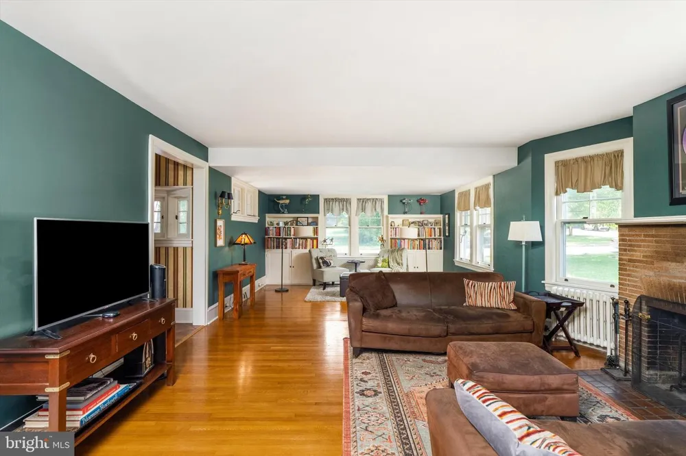 302 8TH STREET Riverton, NJ 08077