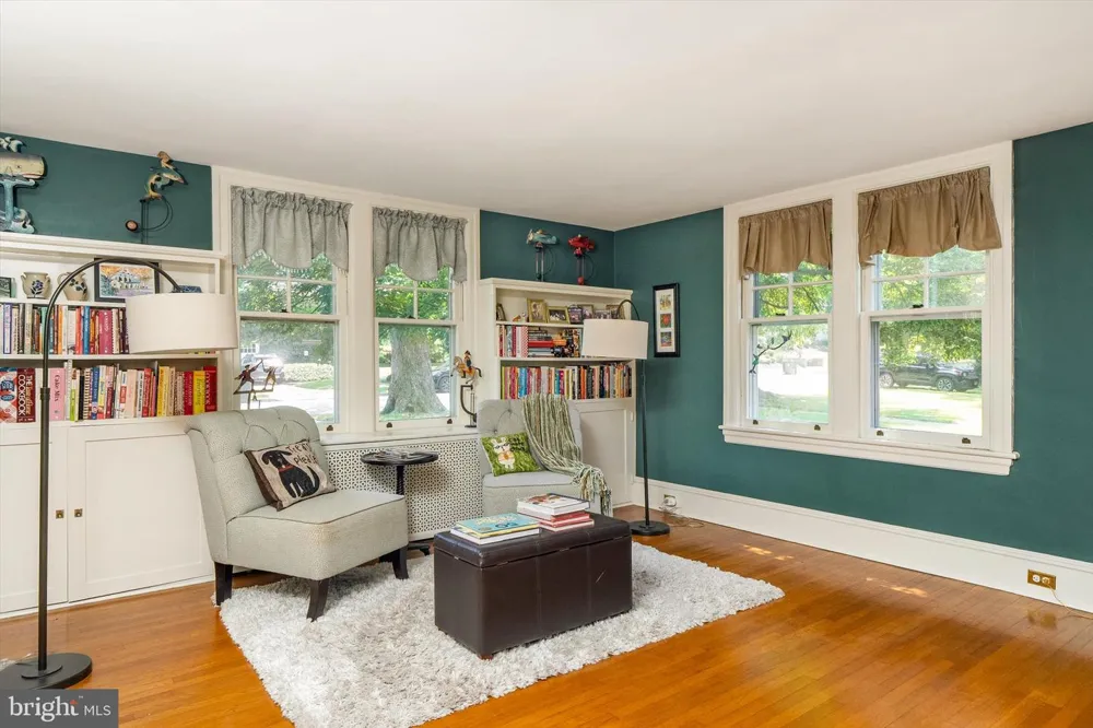 302 8TH STREET Riverton, NJ 08077