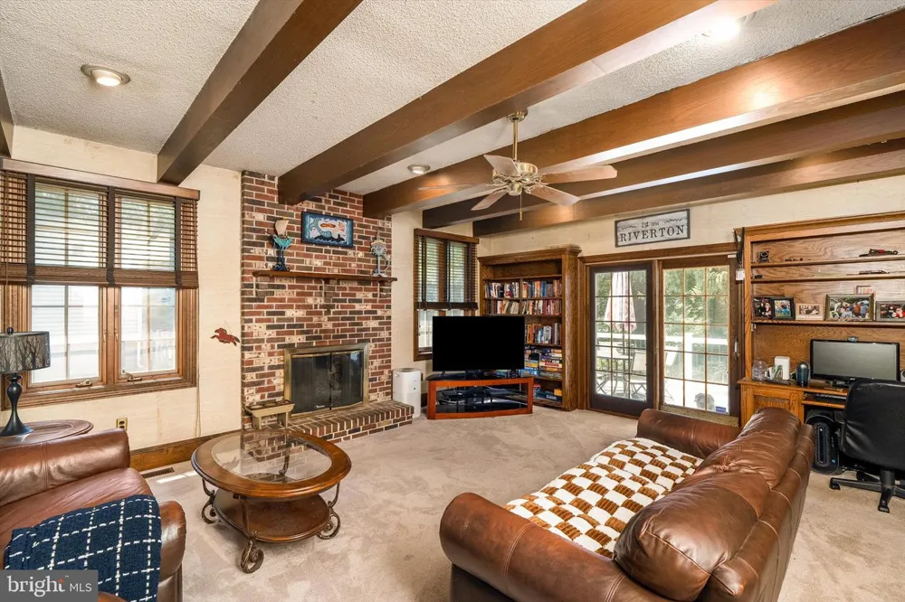 302 8TH STREET Riverton, NJ 08077