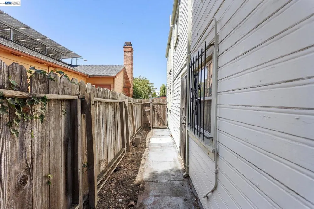 2518 98Th Ave Oakland, CA 94605