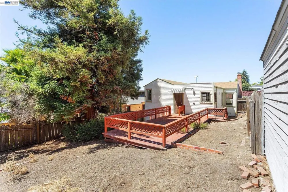 2518 98Th Ave Oakland, CA 94605