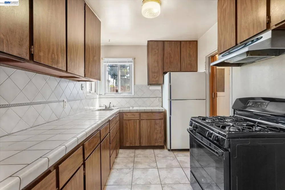 2518 98Th Ave Oakland, CA 94605