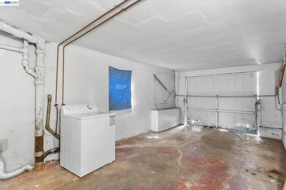 2518 98Th Ave Oakland, CA 94605