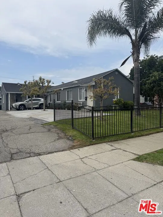 6627 Kraft Avenue #1/2 North Hollywood, CA 91606