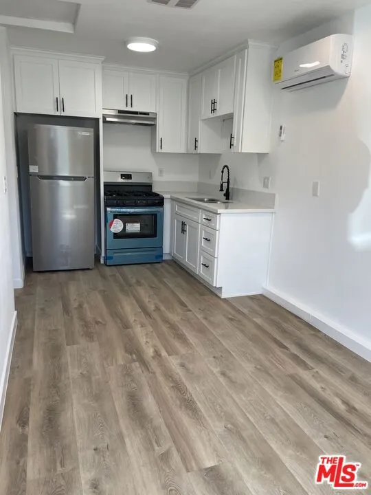 6627 Kraft Avenue #1/2 North Hollywood, CA 91606