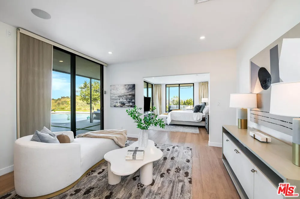 8545 Charl Lane Los Angeles, CA 90046